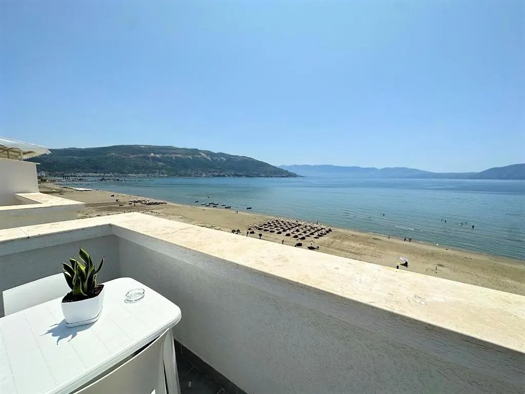 Trea Accomodations - Roof Top On Beach Wlora Apartament